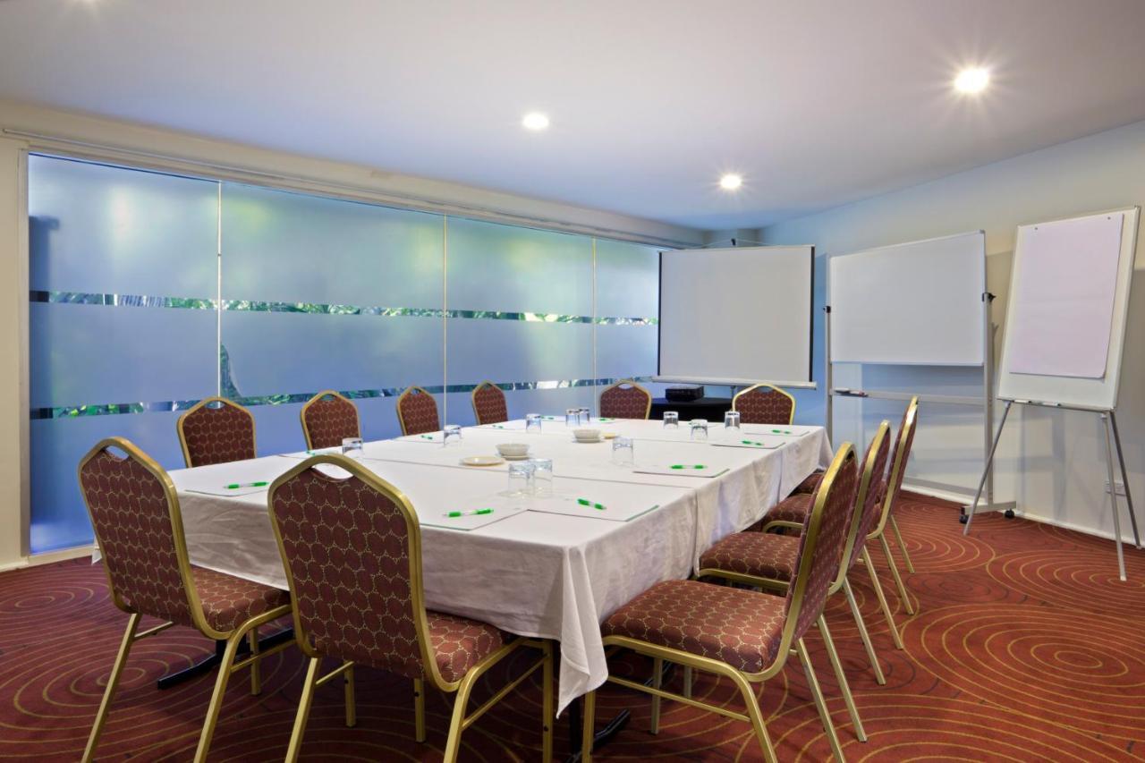 Holiday Inn & Suites Port Moresby By Ihg Exterior photo