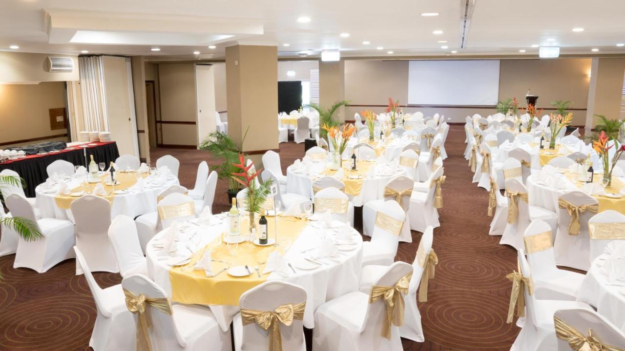Holiday Inn & Suites Port Moresby By Ihg Exterior photo