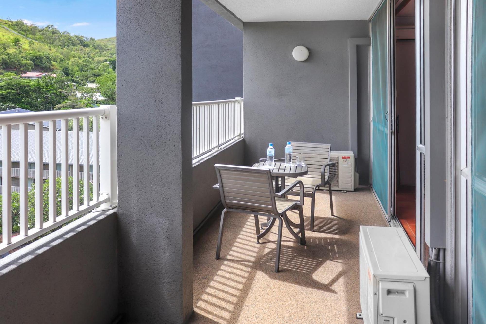 Holiday Inn & Suites Port Moresby By Ihg Exterior photo