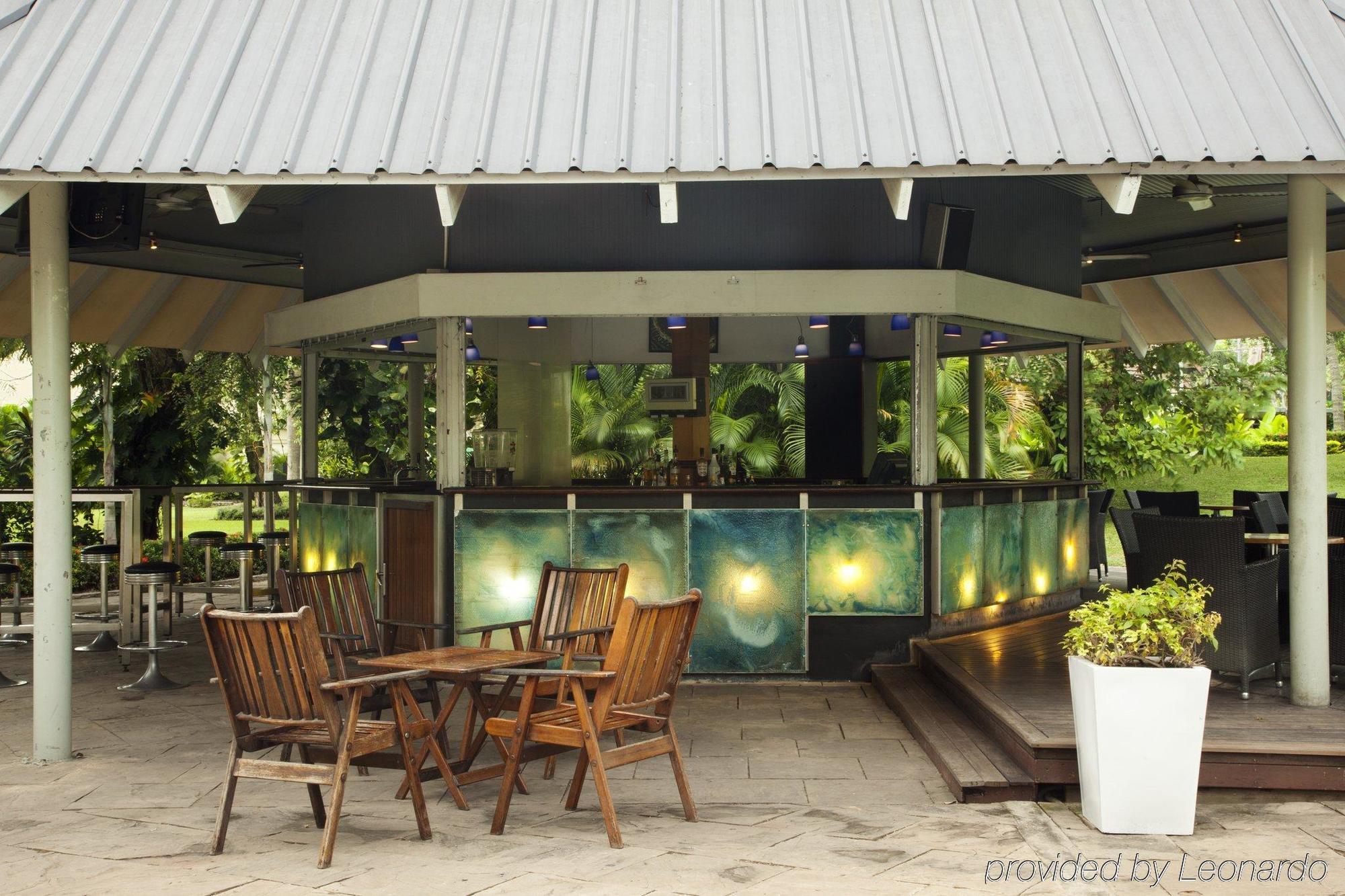 Holiday Inn & Suites Port Moresby By Ihg Exterior photo