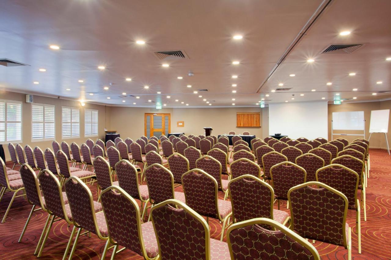 Holiday Inn & Suites Port Moresby By Ihg Exterior photo