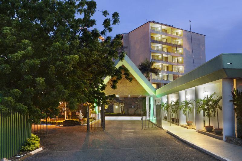 Holiday Inn & Suites Port Moresby By Ihg Exterior photo